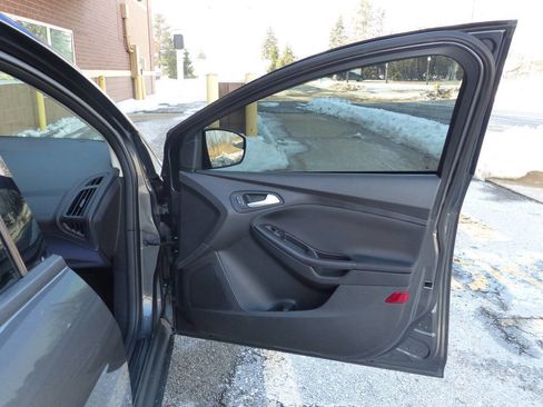 Used 2018 Ford Focus SE w/ Cold Weather Package image 38