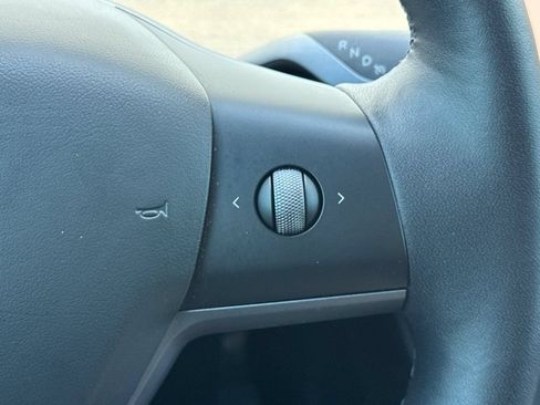 Used 2023 Tesla Model Y Long Range AWD/4WD image 29