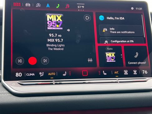 Used 2025 Volkswagen Tiguan SE w/ Panoramic Sunroof Package AWD/4WD image 24