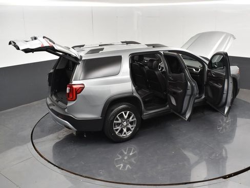 Used 2023 GMC Acadia SLT FWD image 32