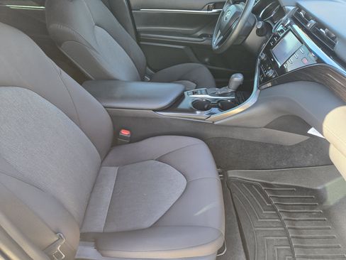 Used 2020 Toyota Camry LE image 12