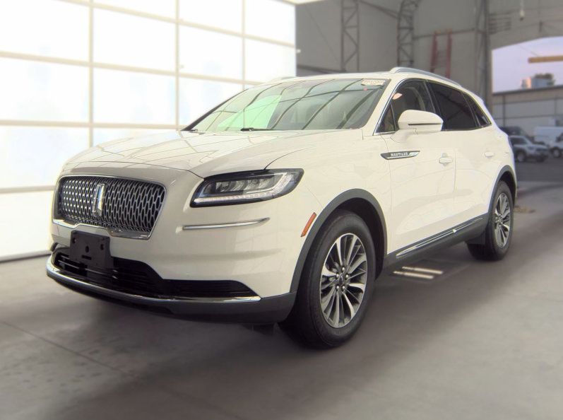 Used 2023 Lincoln Nautilus Reserve AWD/4WD image 3