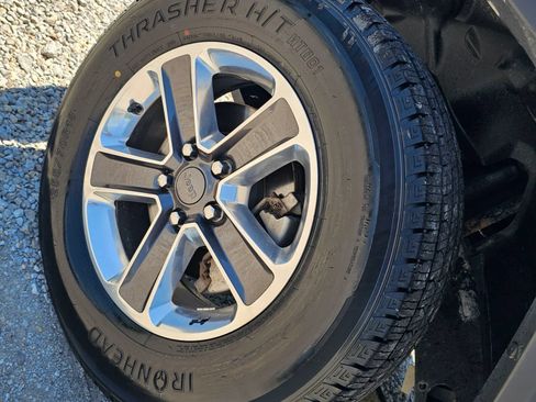 Used 2018 Jeep Wrangler Unlimited Sahara AWD/4WD image 4