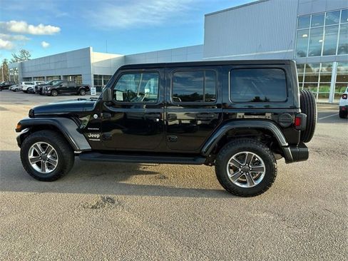 Used 2022 Jeep Wrangler Unlimited Sahara image 5