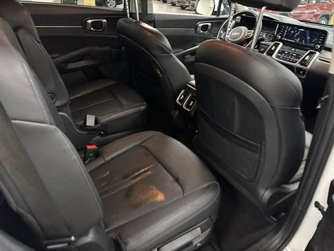 Used 2023 Kia Sorento EX image 12
