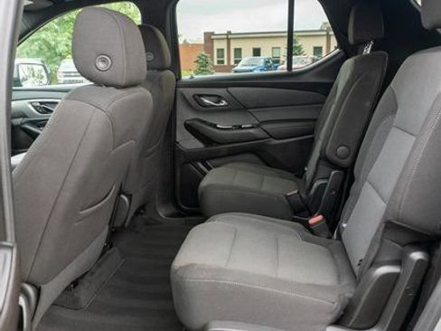 Used 2023 Chevrolet Traverse LT FWD image 10