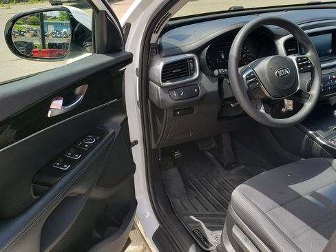 Used 2019 Kia Sorento AWD image 11