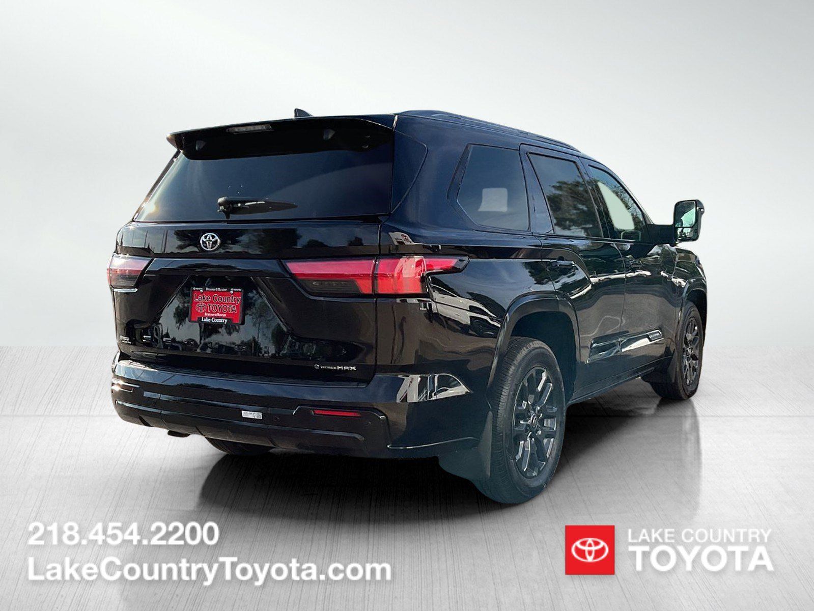 Used 2025 Toyota Sequoia Platinum AWD/4WD image 5