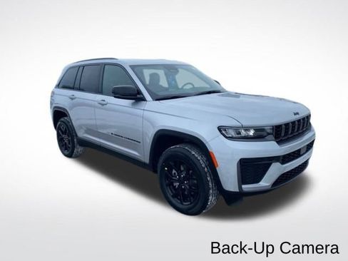 New 2026 Jeep Grand Cherokee Altitude image 7