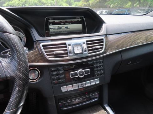 Used 2014 Mercedes-Benz E 350 4MATIC Sedan image 22