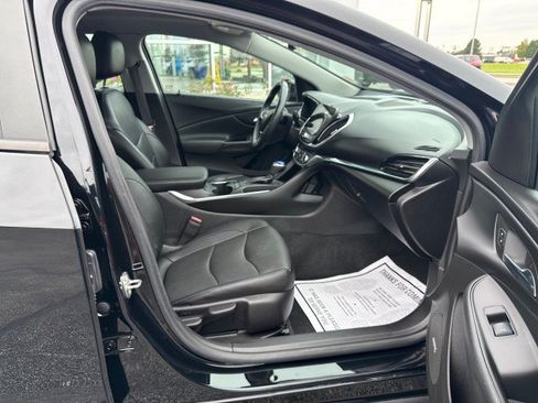 Used 2017 Chevrolet Volt Premier FWD image 30
