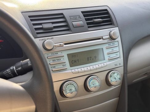 Used 2009 Toyota Camry LE image 14