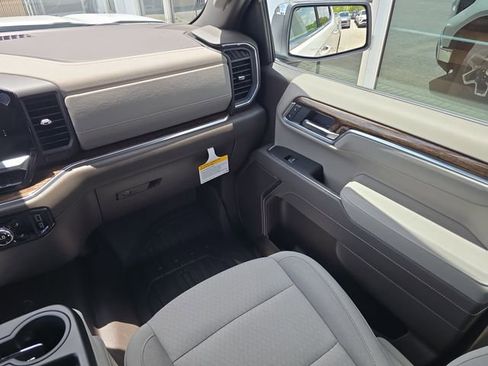 New 2026 GMC Sierra 1500 SLE w/ Preferred Package RWD image 14