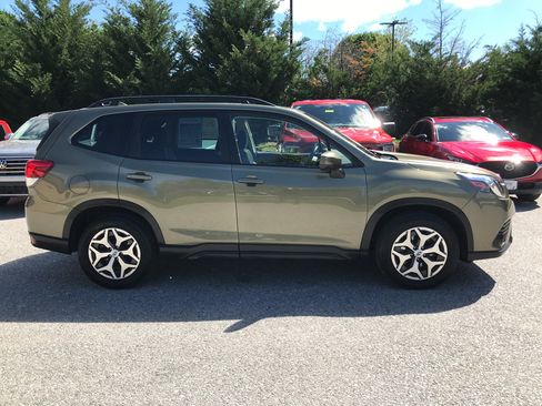 Used 2023 Subaru Forester Premium AWD/4WD image 9