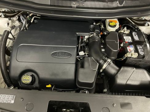 Certified 2017 Ford Explorer XLT FWD image 6