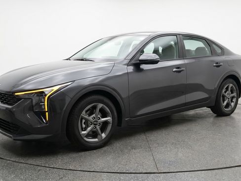 Used 2025 Kia K4 LXS image 3