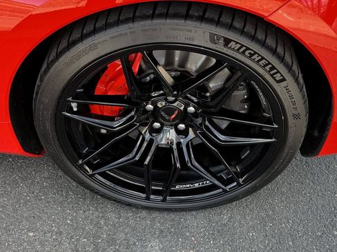 Used 2025 Chevrolet Corvette Z06 RWD image 11