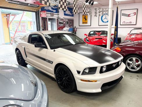 Used 2007 Ford Mustang GT RWD image 3