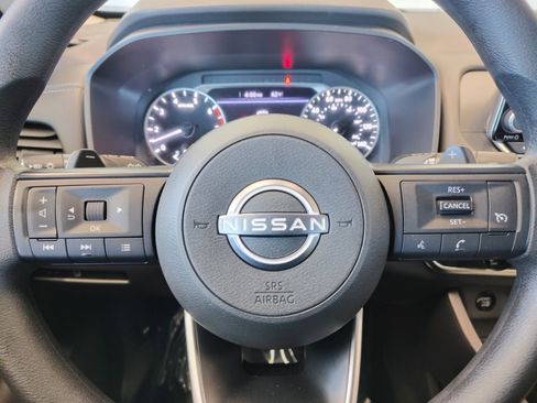 Used 2024 Nissan Rogue S image 17