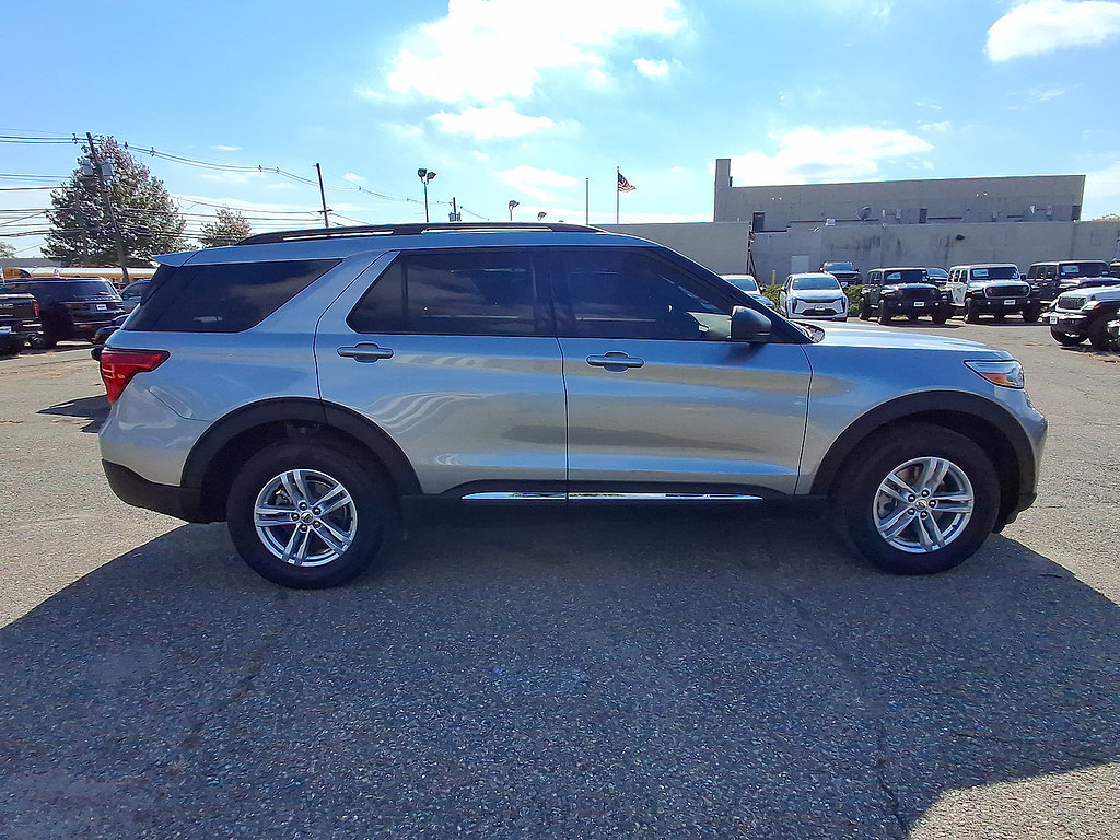 Used 2024 Ford Explorer XLT w/ Equipment Group 202A AWD/4WD image 67