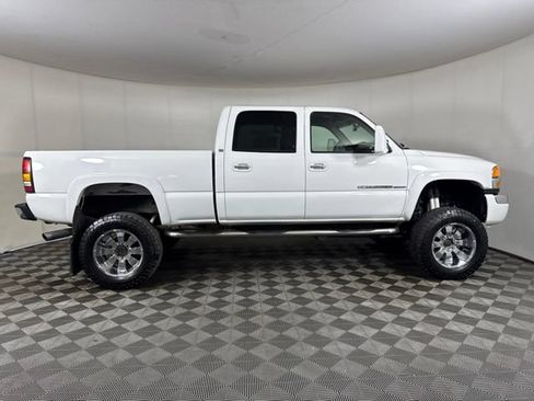 Used 2006 GMC Sierra 2500 SLE w/ Heavy-Duty Power Package AWD/4WD image 2