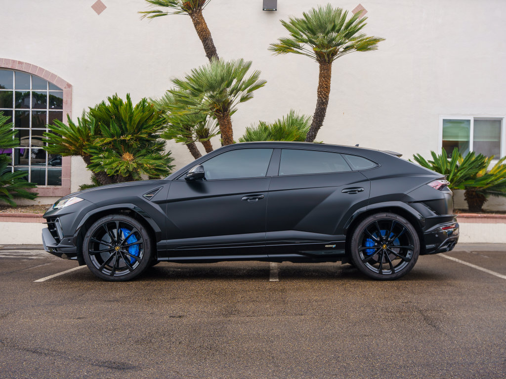 Used 2024 Lamborghini Urus S AWD/4WD image 2