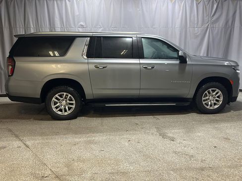 Used 2023 Chevrolet Suburban LT image 1