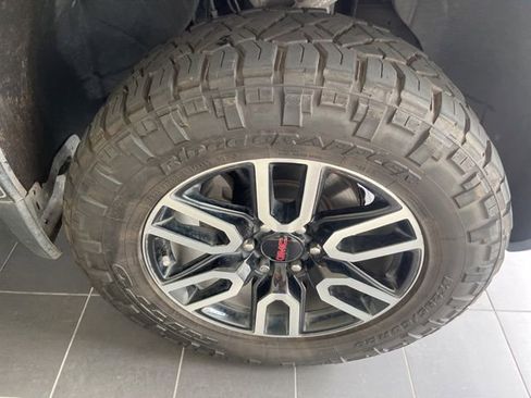 Used 2022 GMC Sierra 1500 AT4 w/ AT4 Premium Package image 7