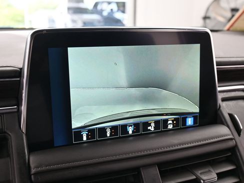 Used 2024 Chevrolet Suburban LT image 25