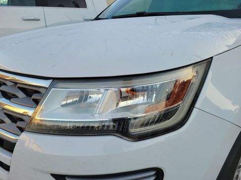 Used 2018 Ford Explorer XLT image 4