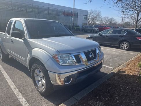 Used 2011 Nissan Frontier SV image 1