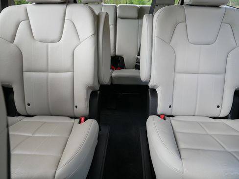 Used 2024 Kia Telluride EX w/ EX Captain's Chair Package AWD/4WD image 13