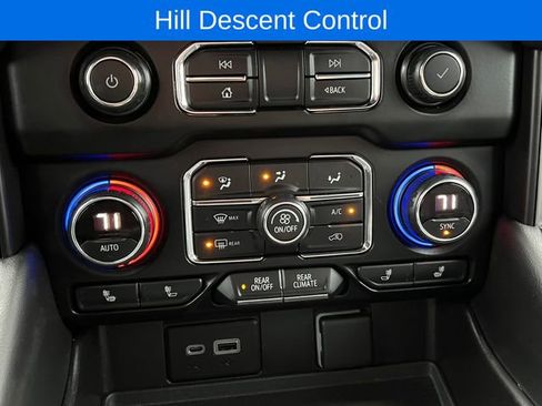 Used 2021 Chevrolet Suburban Z71 w/ Z71 Signature Package image 33