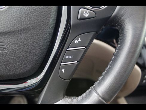Used 2016 Honda Pilot Elite image 27
