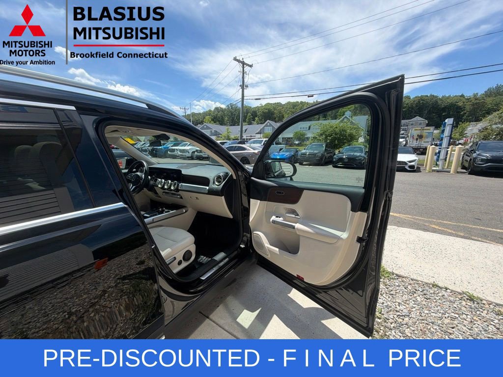 Used 2022 Mercedes-Benz GLB 250 4MATIC w/ Premium Package Lite image 60