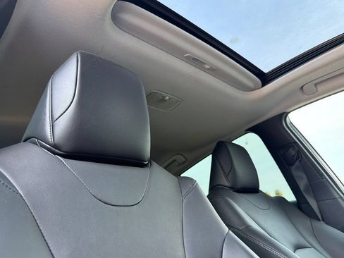 Used 2016 Toyota Prius Four w/ Advanced Technology Package FWD image 21