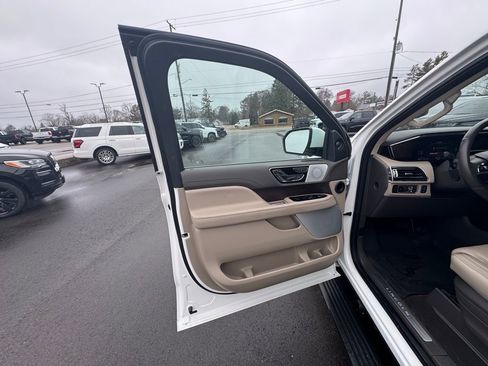 Used 2024 Lincoln Navigator L Reserve w/ Equipment Group 201A image 11