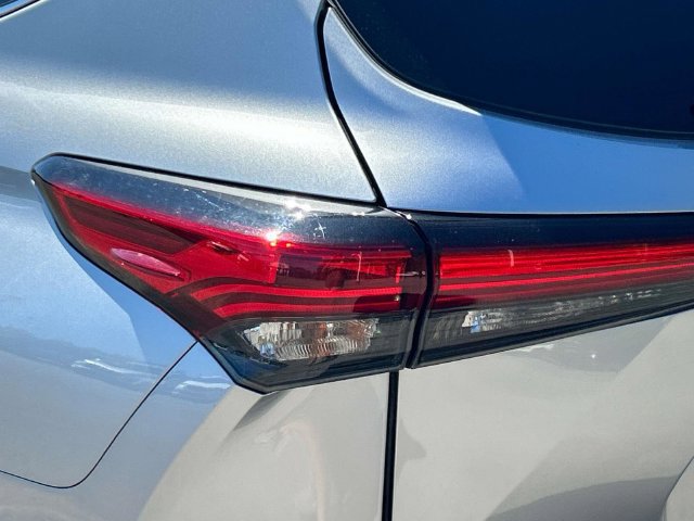 Used 2021 Toyota Highlander XLE FWD image 10