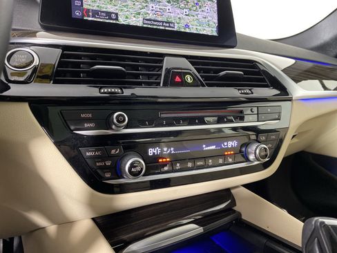 Used 2019 BMW 530i xDrive w/ Convenience Package image 7