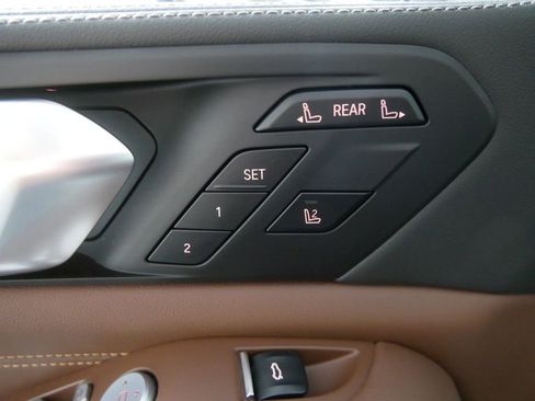 Used 2026 BMW X7 xDrive40i image 16