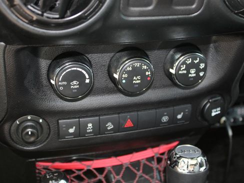 Used 2018 Jeep Wrangler Rubicon AWD/4WD image 15