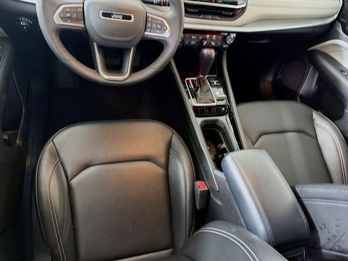 Used 2025 Jeep Compass Limited image 24