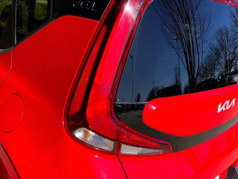 Used 2022 Kia Soul LX image 26