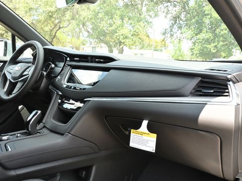 New 2025 Cadillac XT5 Luxury image 25