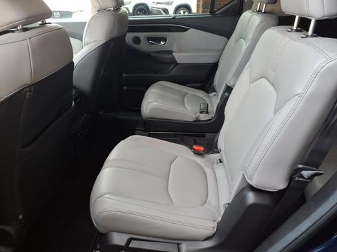 Used 2024 Honda Pilot Touring image 3