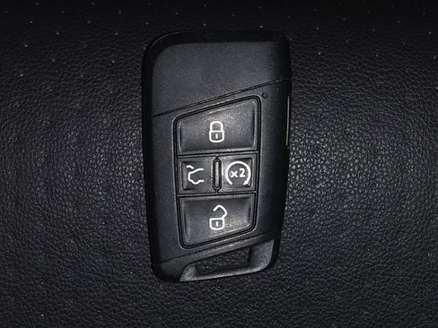 Used 2024 Volkswagen Jetta SE image 32