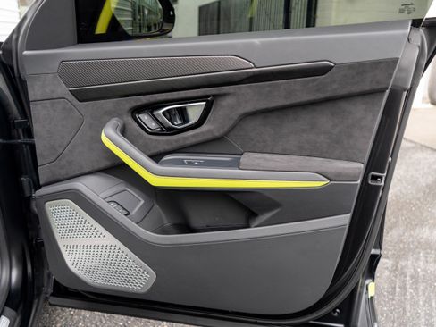 Used 2021 Lamborghini Urus AWD/4WD image 37
