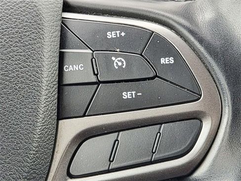 Certified 2021 Jeep Cherokee Latitude Lux w/ Sun & Sound Group image 34