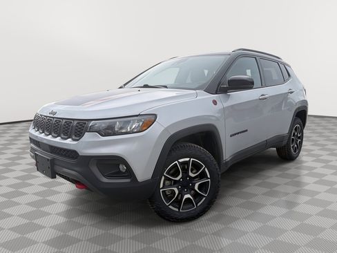 Used 2024 Jeep Compass Trailhawk AWD/4WD image 1
