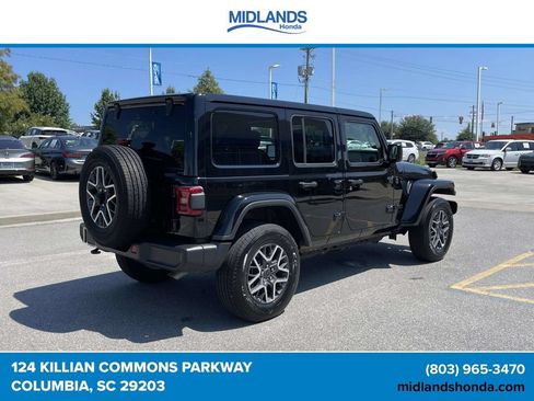 Used 2025 Jeep Wrangler Unlimited Sahara AWD/4WD image 6